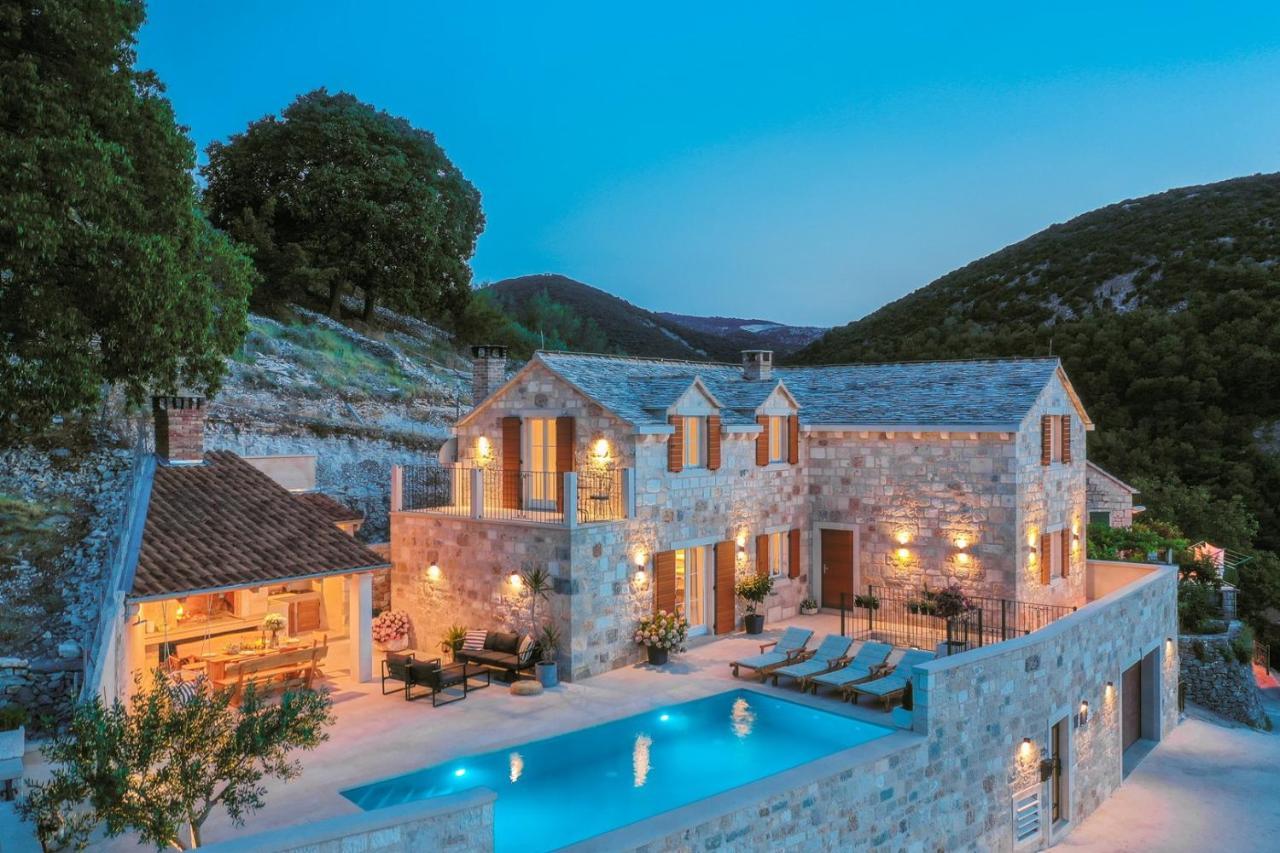 New Villa Ani! Traditional And Luxurious 4-Bedroom Villa With Heated Pool And Sea Views Postira Exterior foto