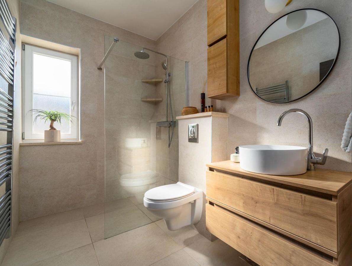 New Villa Ani! Traditional And Luxurious 4-Bedroom Villa With Heated Pool And Sea Views Postira Exterior foto